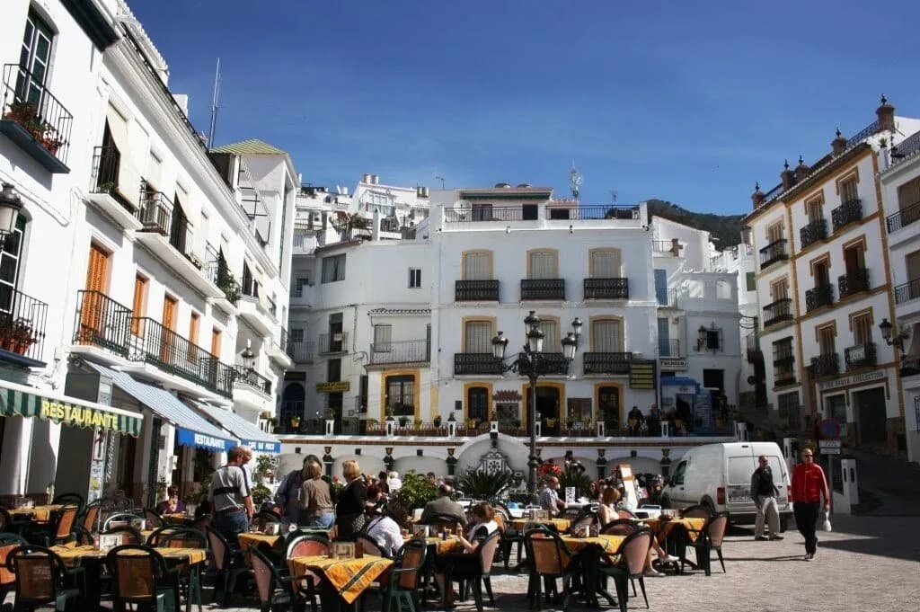 Abstracting from the Landscape in Competa